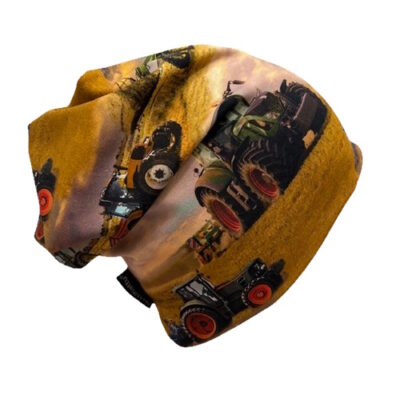 Trikoopipo Traktorit pellolla